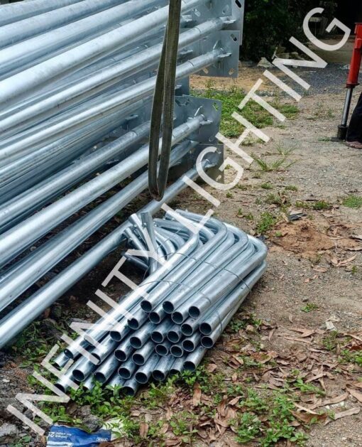 งานเสากลม 3" สูง 6 เมตร กิ่งเดี่ยวยื่น 1 เมตร ชุบกัลวาไนซ์ พร้อมโคมถนนโซลล่าเซลล์ - Image 3