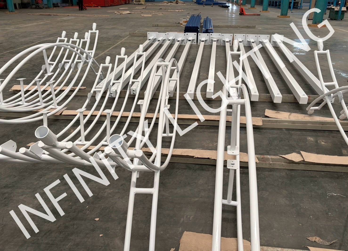 งานเสาเหลี่ยม 100x100x2.3t สูง 6 เมตร กิ่งเดี่ยวและ กิ่งคู่ ท่อขนาด 1" ชุบกัลวาไนซ์ + พ่นสีขาว - Image 3