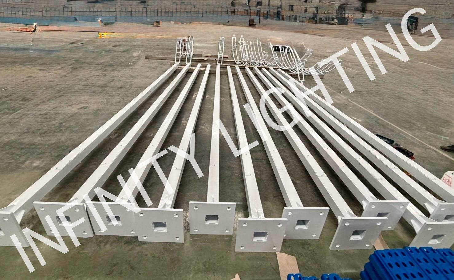 งานเสาเหลี่ยม 100x100x2.3t สูง 6 เมตร กิ่งเดี่ยวและ กิ่งคู่ ท่อขนาด 1" ชุบกัลวาไนซ์ + พ่นสีขาว