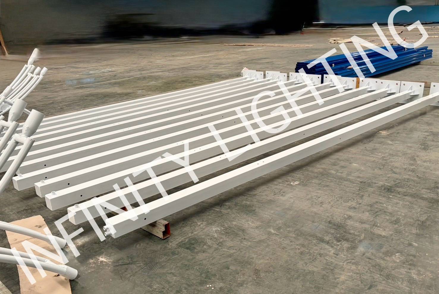 งานเสาเหลี่ยม 100x100x2.3t สูง 6 เมตร กิ่งเดี่ยวและ กิ่งคู่ ท่อขนาด 1" ชุบกัลวาไนซ์ + พ่นสีขาว - Image 5