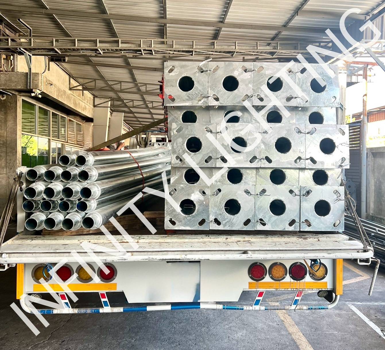 งานเสากลม 4" สูง 6 เมตร ไม่มีกิ่งปลาย 2.5" ชุบกัลวาไนซ์