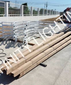 เสาเหลี่ยม 100x100 สูง 6 เมตร กิ่งเดี่ยว–กิ่งคู่ ชุบกัลวาไนซ์ พ่นสีขาว พร้อมเพลท 350x350 ผลิตตามแบบลูกค้า