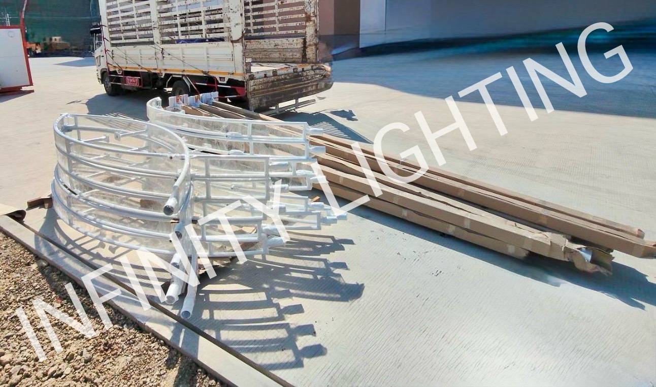 เสาเหลี่ยม 100x100 สูง 6 เมตร กิ่งเดี่ยว–กิ่งคู่ ชุบกัลวาไนซ์ พ่นสีขาว พร้อมเพลท 350x350 ผลิตตามแบบลูกค้า - Image 3