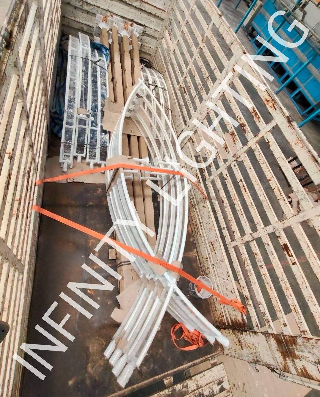 เสาเหลี่ยม 100x100 สูง 6 เมตร กิ่งเดี่ยว–กิ่งคู่ ชุบกัลวาไนซ์ พ่นสีขาว พร้อมเพลท 350x350 ผลิตตามแบบลูกค้า - Image 6