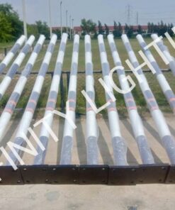 งานเสาไฟจราจร พร้อมป้ายสัญลักษณ์ และ โคมไฟกระพริบโซล่าเซลล์