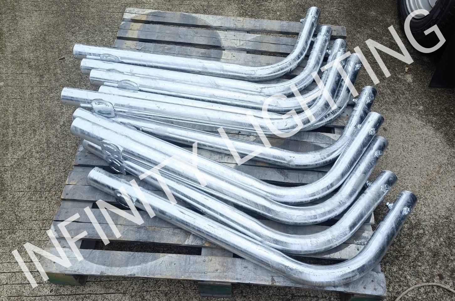 งานเสากลม 4" สูง 6 เมตร กิ่งเดี่ยวมีเพลทสำหรับยึดแผงโซล่า ชุบกัลวาไนซ์ พร้อมตอม่อขนาด 400x700x800mm. ระยะน็อต 250mm. - Image 4